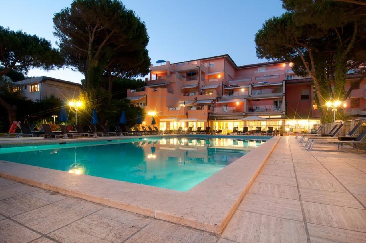 Versilia Palace Hotel Марина-ди-Пьетрасанта Экстерьер фото