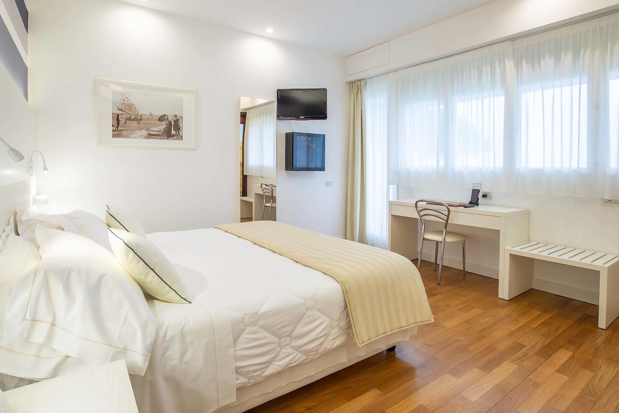 Versilia Palace Hotel Марина-ди-Пьетрасанта Экстерьер фото