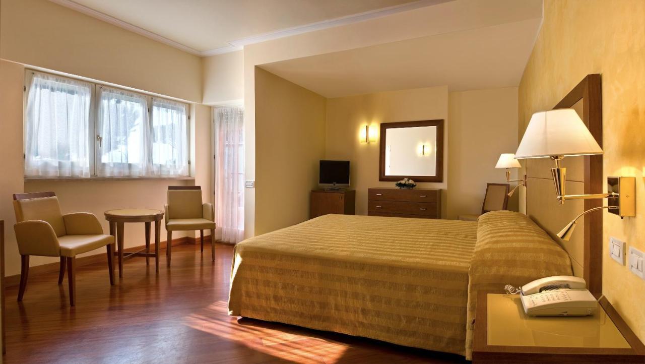 Versilia Palace Hotel Марина-ди-Пьетрасанта Экстерьер фото