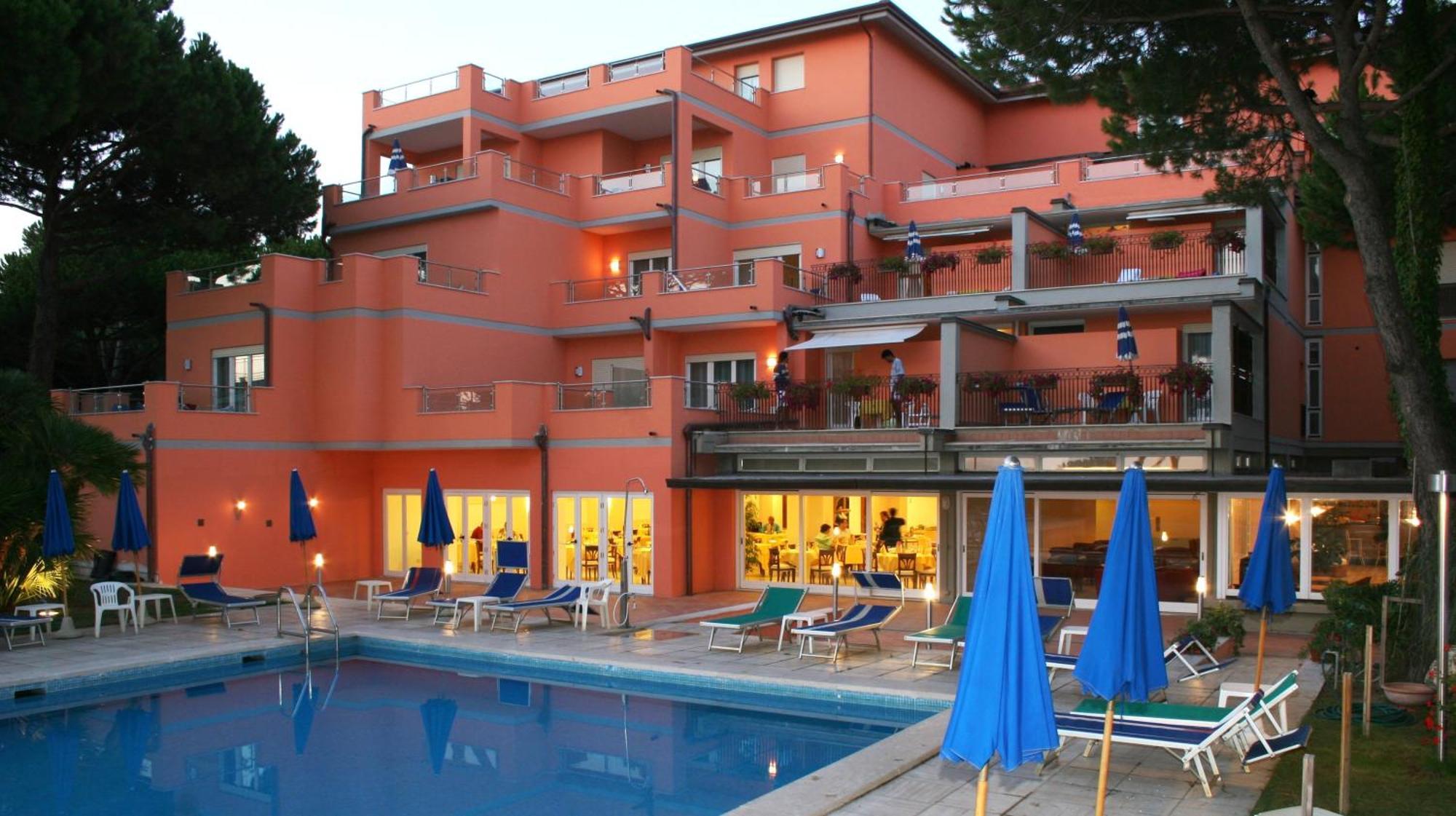 Versilia Palace Hotel Марина-ди-Пьетрасанта Экстерьер фото