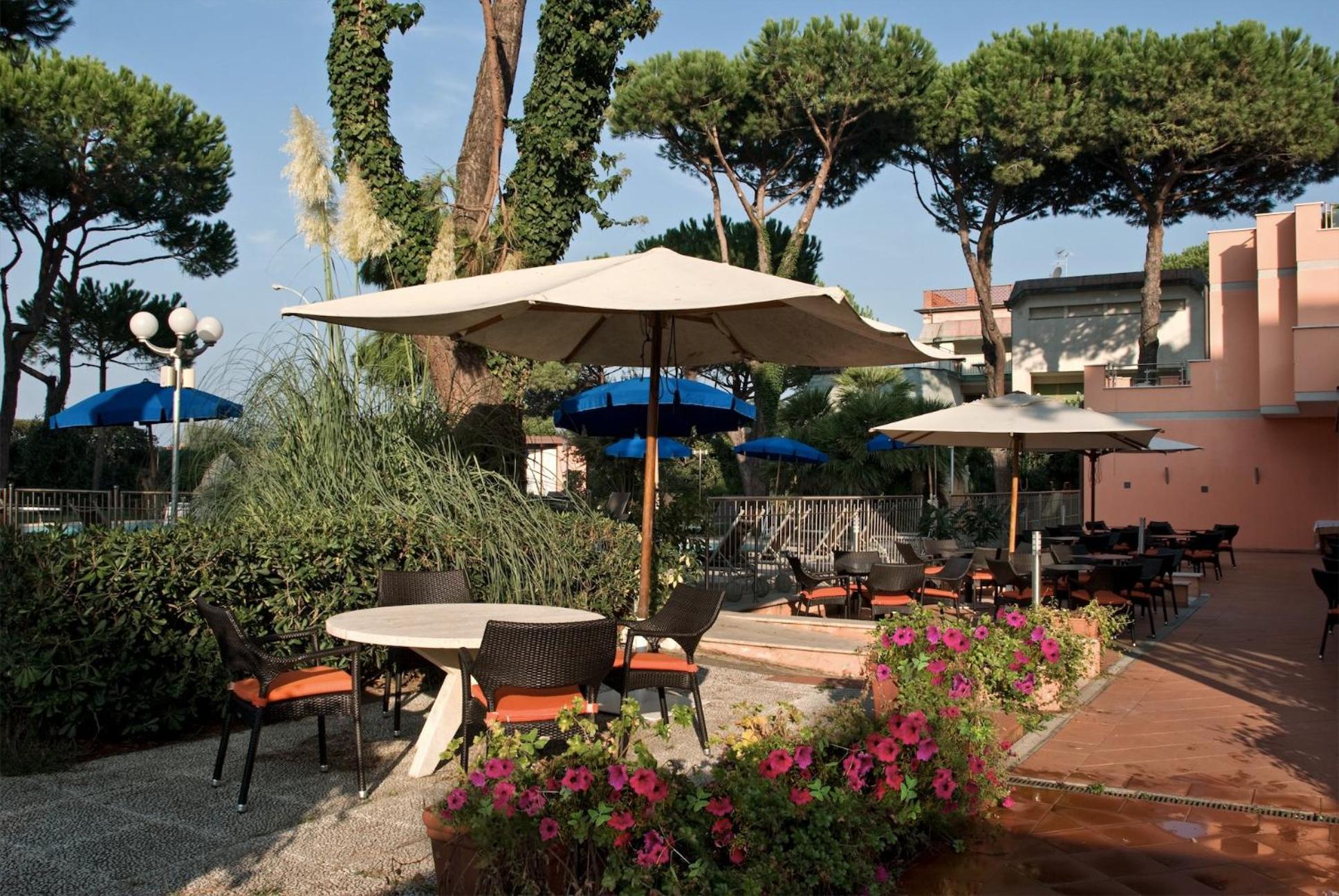 Versilia Palace Hotel Марина-ди-Пьетрасанта Экстерьер фото