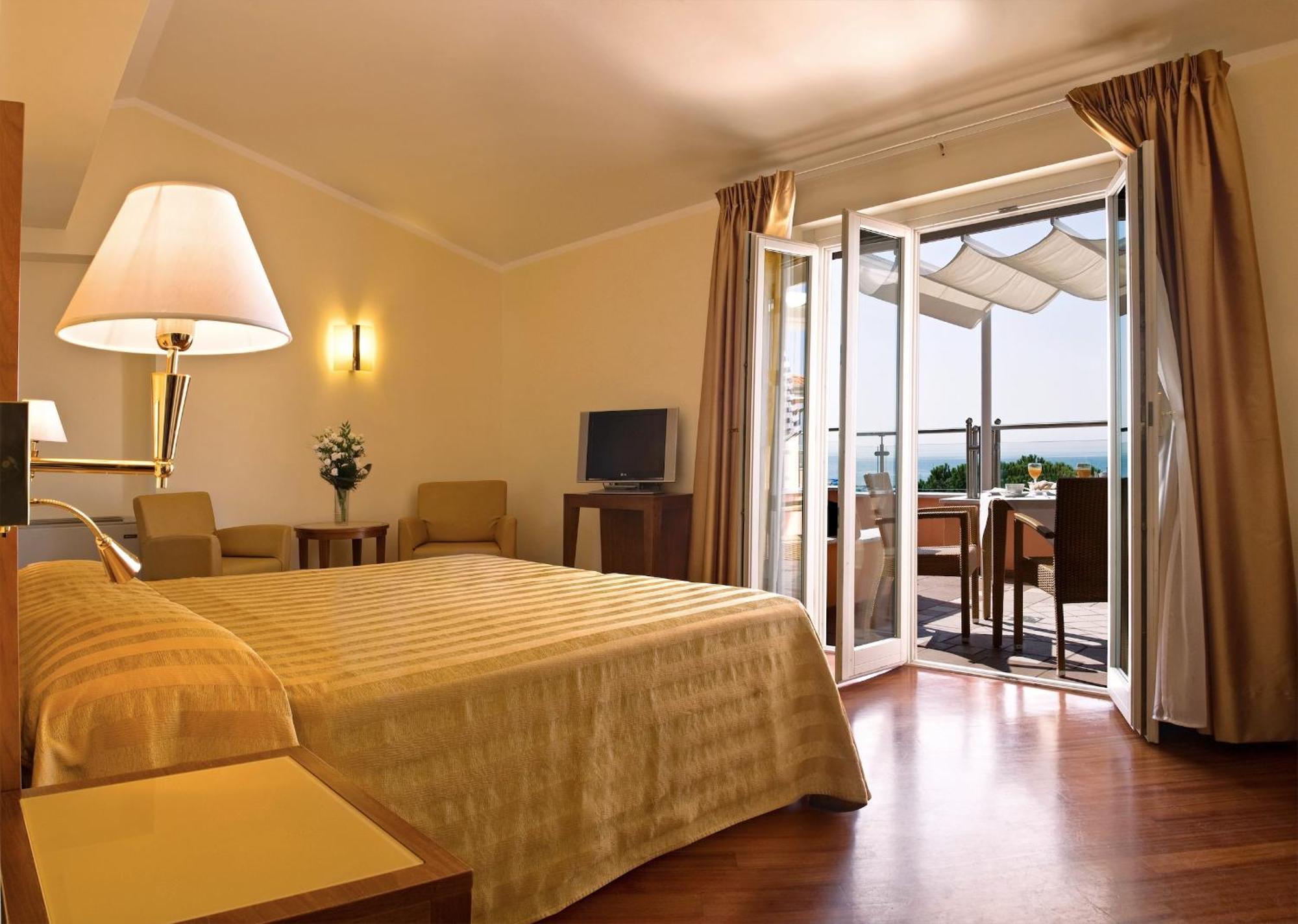 Versilia Palace Hotel Марина-ди-Пьетрасанта Экстерьер фото