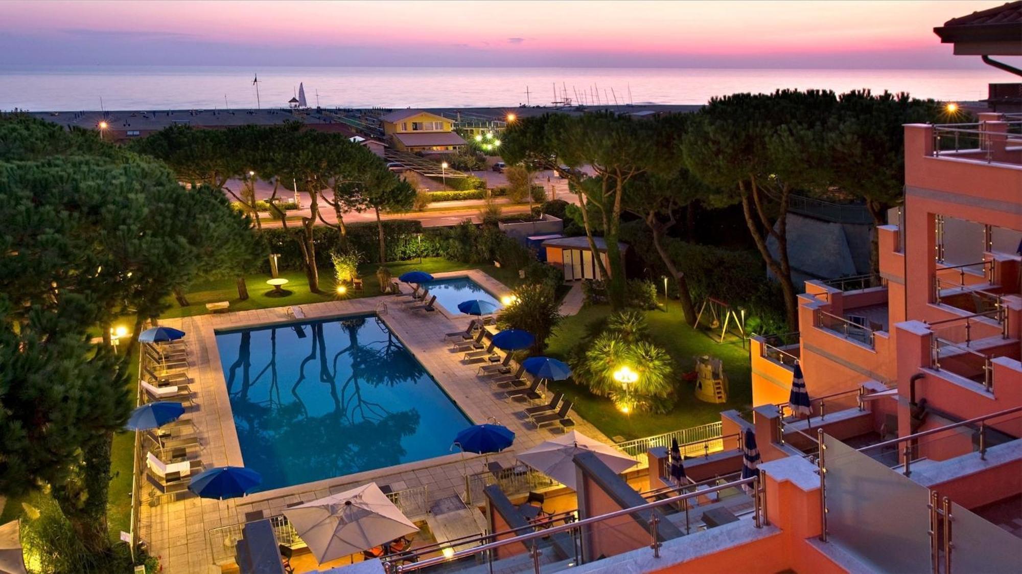 Versilia Palace Hotel Марина-ди-Пьетрасанта Экстерьер фото