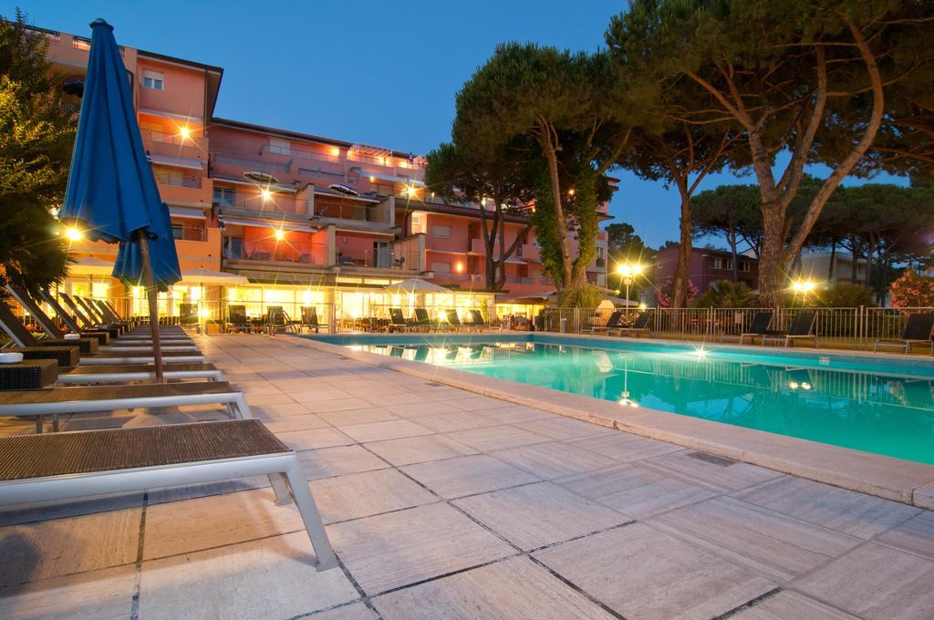 Versilia Palace Hotel Марина-ди-Пьетрасанта Экстерьер фото
