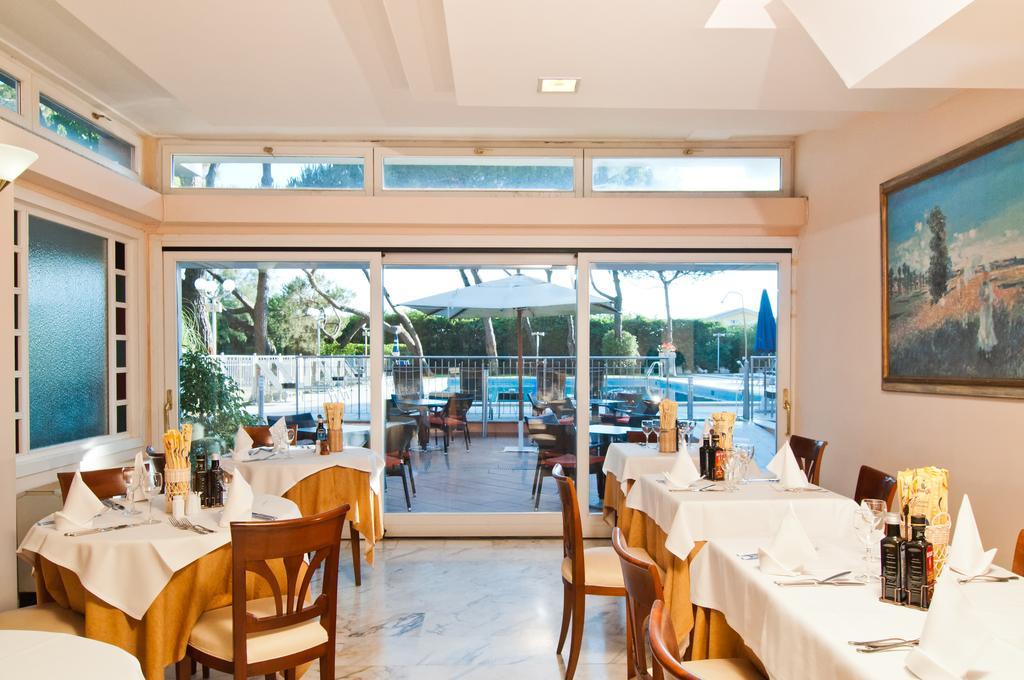 Versilia Palace Hotel Марина-ди-Пьетрасанта Экстерьер фото