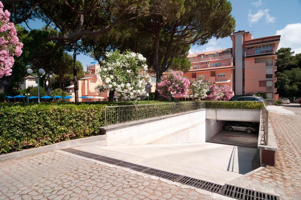 Versilia Palace Hotel Марина-ди-Пьетрасанта Экстерьер фото