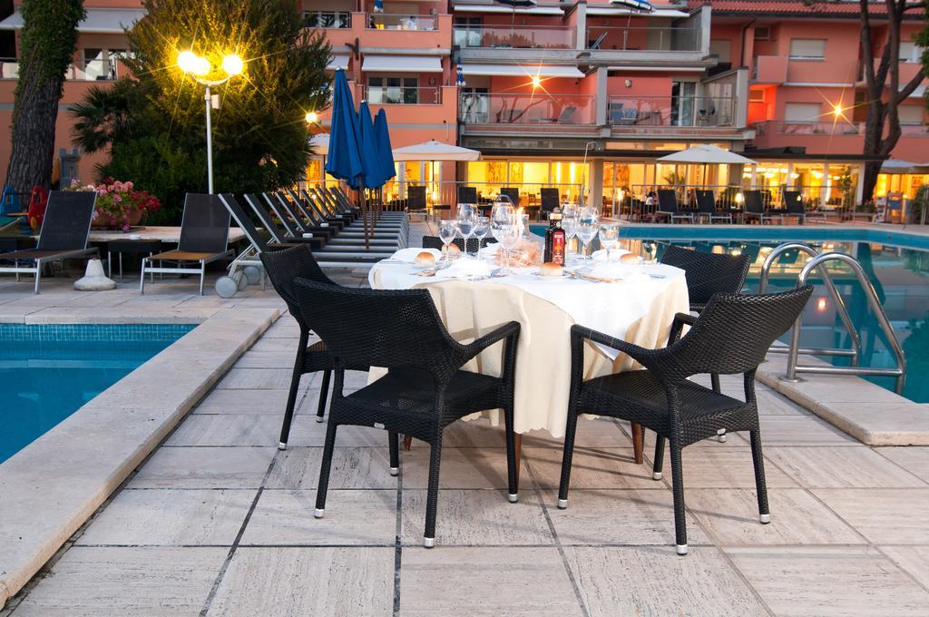 Versilia Palace Hotel Марина-ди-Пьетрасанта Экстерьер фото